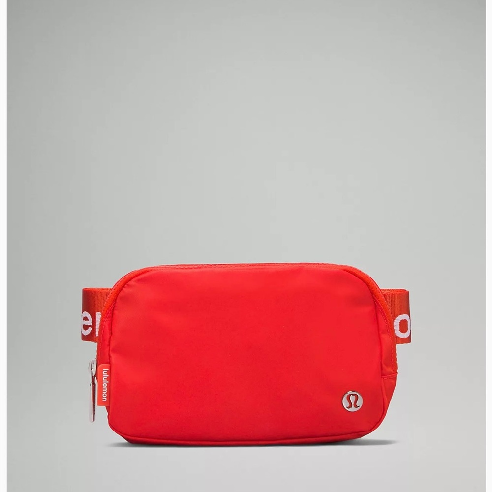 Lululemon everywhere belt bag